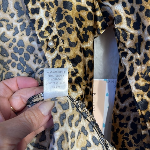 NWT Sweet Rain Womens Animal Leppard Print Business Pearl Button Blouse Med - Picture 8 of 11